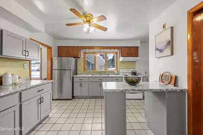 20 Crystal St, Pittsfield, MA 01201 - Photo 14