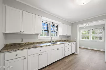 32 Jason St, Pittsfield, MA 01201 - Photo 8
