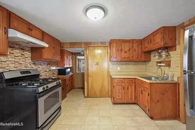 176 Summer St, Adams, MA 01220 - Photo 8