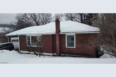 8 Frederick Ln, Adams, MA 01220 - Photo 2