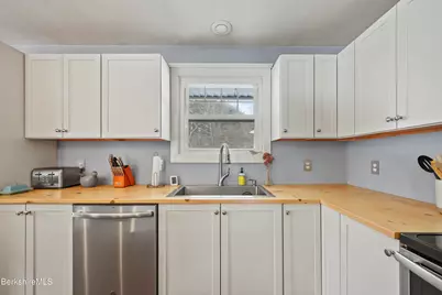 184 Washington Mountain Rd, Lee, MA 01238 - Photo 18