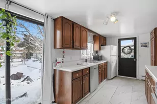 9 Lincoln St, Pittsfield, MA 01201 - Photo 8