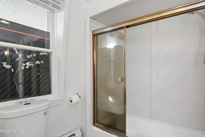 9 Lincoln St, Pittsfield, MA 01201 - Photo 32