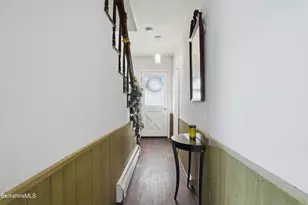 9 Lincoln St, Pittsfield, MA 01201 - Photo 6