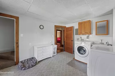 47 Onota St, Pittsfield, MA 01201 - Photo 38