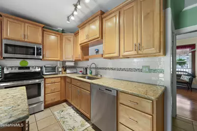 47 Onota St, Pittsfield, MA 01201 - Photo 20