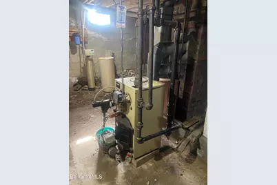 728 W Housatonic St, Pittsfield, MA 01201 - Photo 4