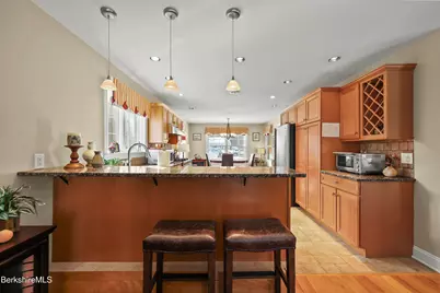 106 Nancy Ave, Pittsfield, MA 01201 - Photo 18