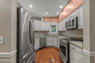 2 Amy Ct, Pittsfield, MA 01201 - Photo 12