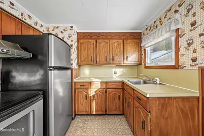 34 Anthony St, Adams, MA 01220 - Photo 6