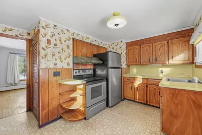 34 Anthony St, Adams, MA 01220 - Photo 4