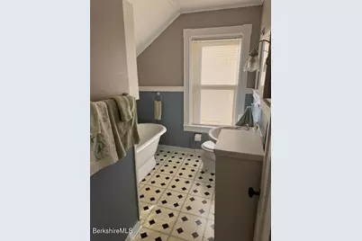 11 Melrose St, Adams, MA 01220 - Photo 12
