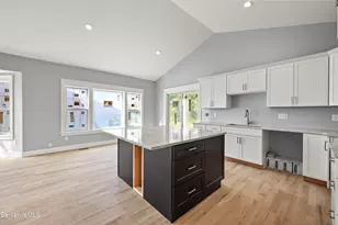 15 Cherry Hill Dr, Pittsfield, MA 01201 - Photo 8