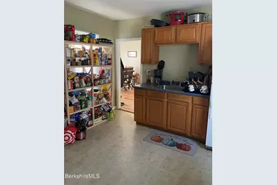 132 Daniels Ave, Pittsfield, MA 01201 - Photo 6