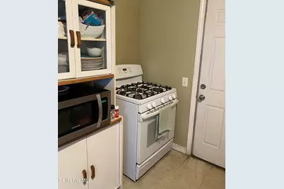 132 Daniels Ave, Pittsfield, MA 01201 - Photo 8