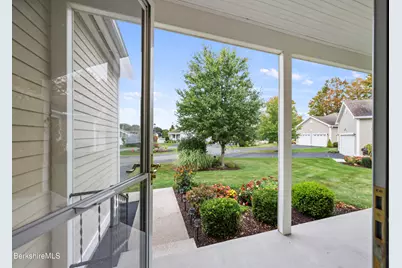 14 Sunrise Cir, Pittsfield, MA 01201 - Photo 4