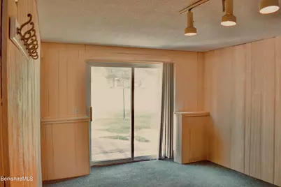 127 Oak Hill Rd, Pittsfield, MA 01201 - Photo 20