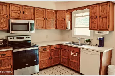 127 Oak Hill Rd, Pittsfield, MA 01201 - Photo 8