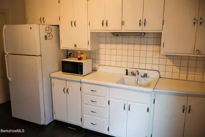 105 Friend St, Adams, MA 01220 - Photo 10