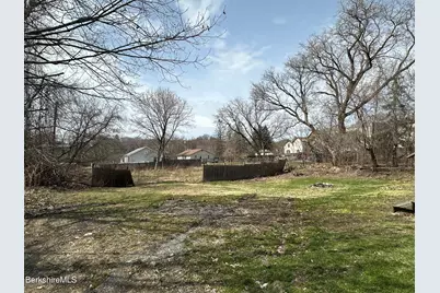 139 Robbins Ave, Pittsfield, MA 01201 - Photo 8