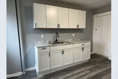 139 Robbins Ave, Pittsfield, MA 01201 - Photo 8