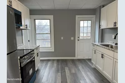 139 Robbins Ave, Pittsfield, MA 01201 - Photo 6