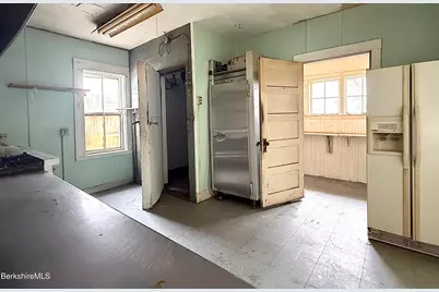 9 Depot St, Monroe, MA 01350 - Photo 10