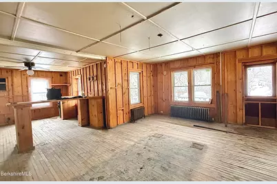 9 Depot St, Monroe, MA 01350 - Photo 6