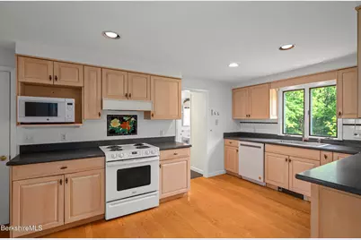 92 Hancock Rd, Williamstown, MA 01267 - Photo 6