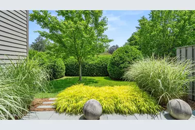 424 N Hemlock Ln, Williamstown, MA 01267 - Photo 2