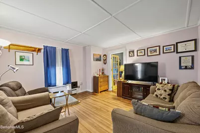 2 Horn Place, Adams, MA 01220 - Photo 4