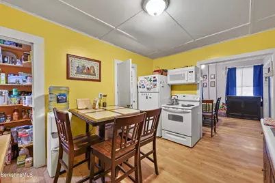 2 Horn Place, Adams, MA 01220 - Photo 10