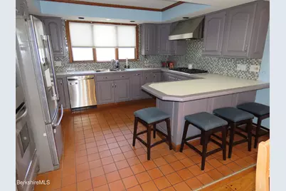 284 Franklin St, North Adams, MA 01247 - Photo 4