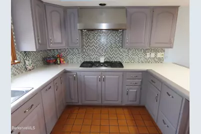 284 Franklin St, North Adams, MA 01247 - Photo 6