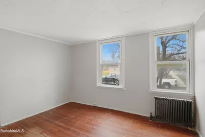 147 Dewey Ave, Pittsfield, MA 01201 - Photo 4