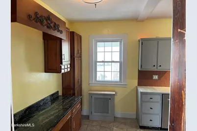 19 Commonwealth Ave, Pittsfield, MA 01201 - Photo 12