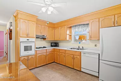 82 Quirico Dr, Pittsfield, MA 01201 - Photo 4