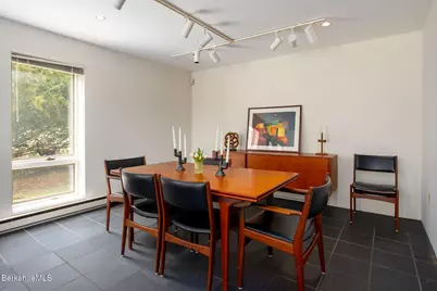 103 Gravesleigh Ter, Pittsfield, MA 01201 - Photo 12