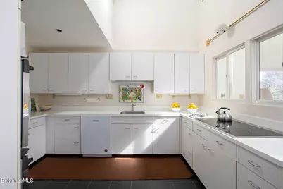 103 Gravesleigh Ter, Pittsfield, MA 01201 - Photo 16