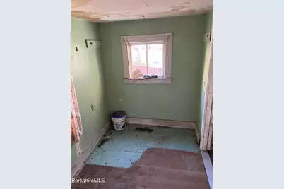 41 Willow St, Adams, MA 01220 - Photo 4