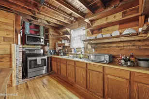 8 Duggan St, North Adams, MA 01247 - Photo 10