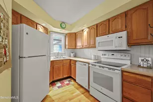 33 Walden Ln, Pittsfield, MA 01201 - Photo 6