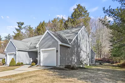 33 Walden Ln, Pittsfield, MA 01201 - Photo 2