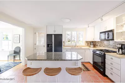 11 Prospect St, Great Barrington, MA 01230 - Photo 10