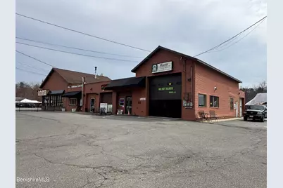 483 W Housatonic St, Pittsfield, MA 01201 - Photo 2