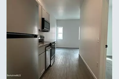 235 East St #210, Pittsfield, MA 01201 - Photo 2