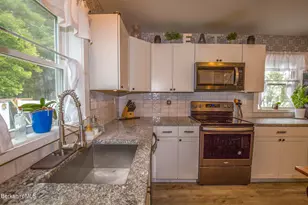 2 Walnut St, Great Barrington, MA 01230 - Photo 10