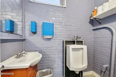 220 W Housatonic St, Pittsfield, MA 01201 - Photo 14