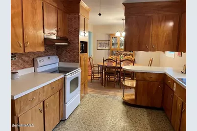 18 Morningview Dr, Pittsfield, MA 01201 - Photo 10