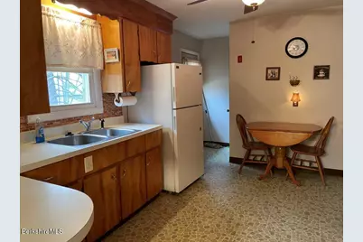 18 Morningview Dr, Pittsfield, MA 01201 - Photo 8